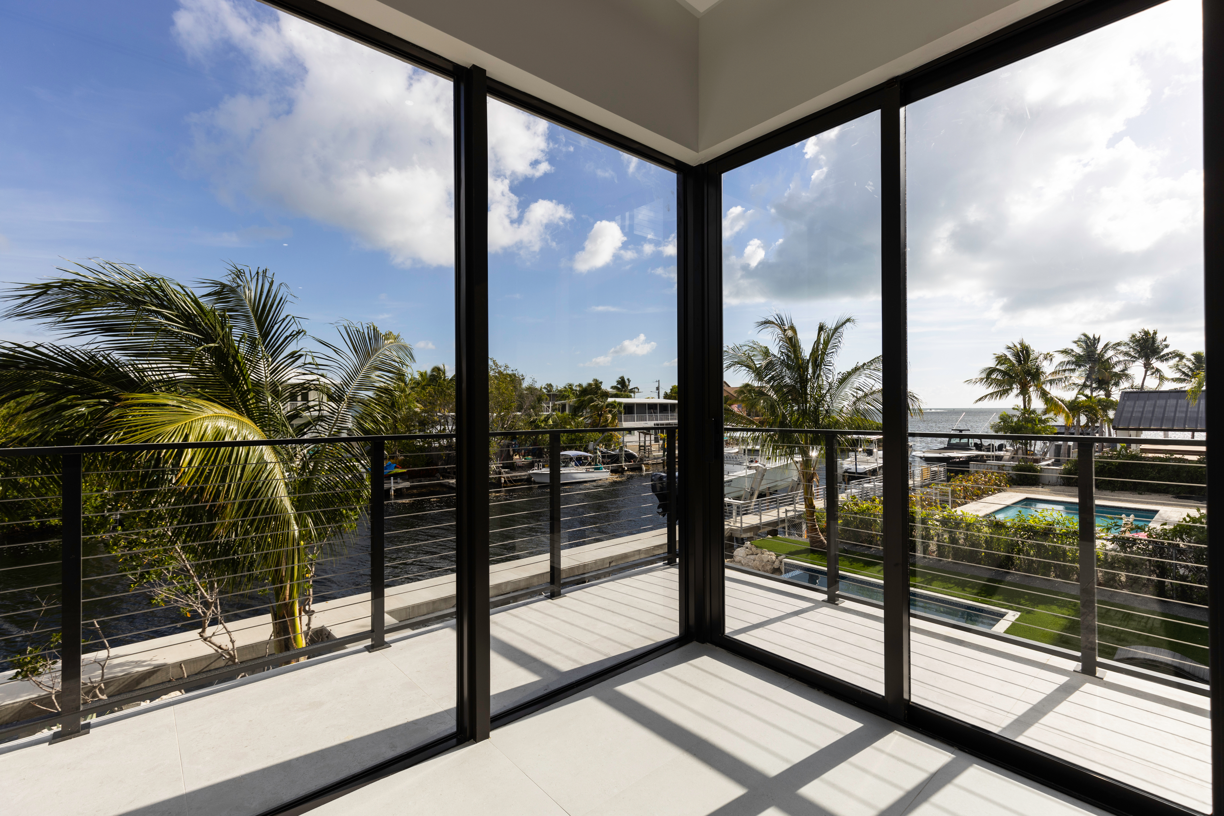 Ventanas, balconeras, puertas y estructuras